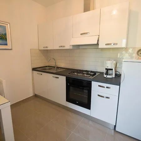 Apartment Anita 1 *